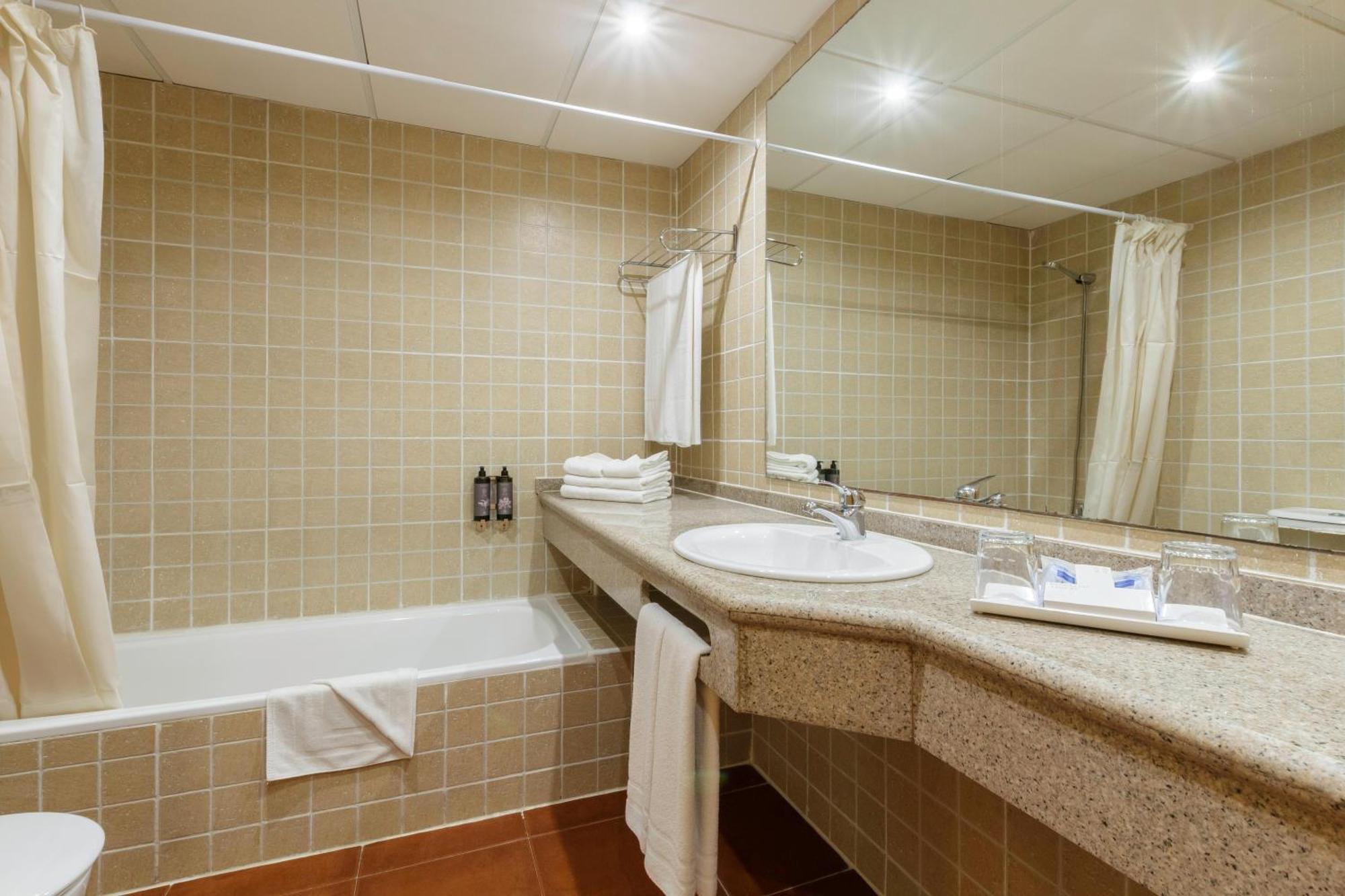 Apartamentos Best Alcazar ลาเอร์ราดูรา ภายนอก รูปภาพ