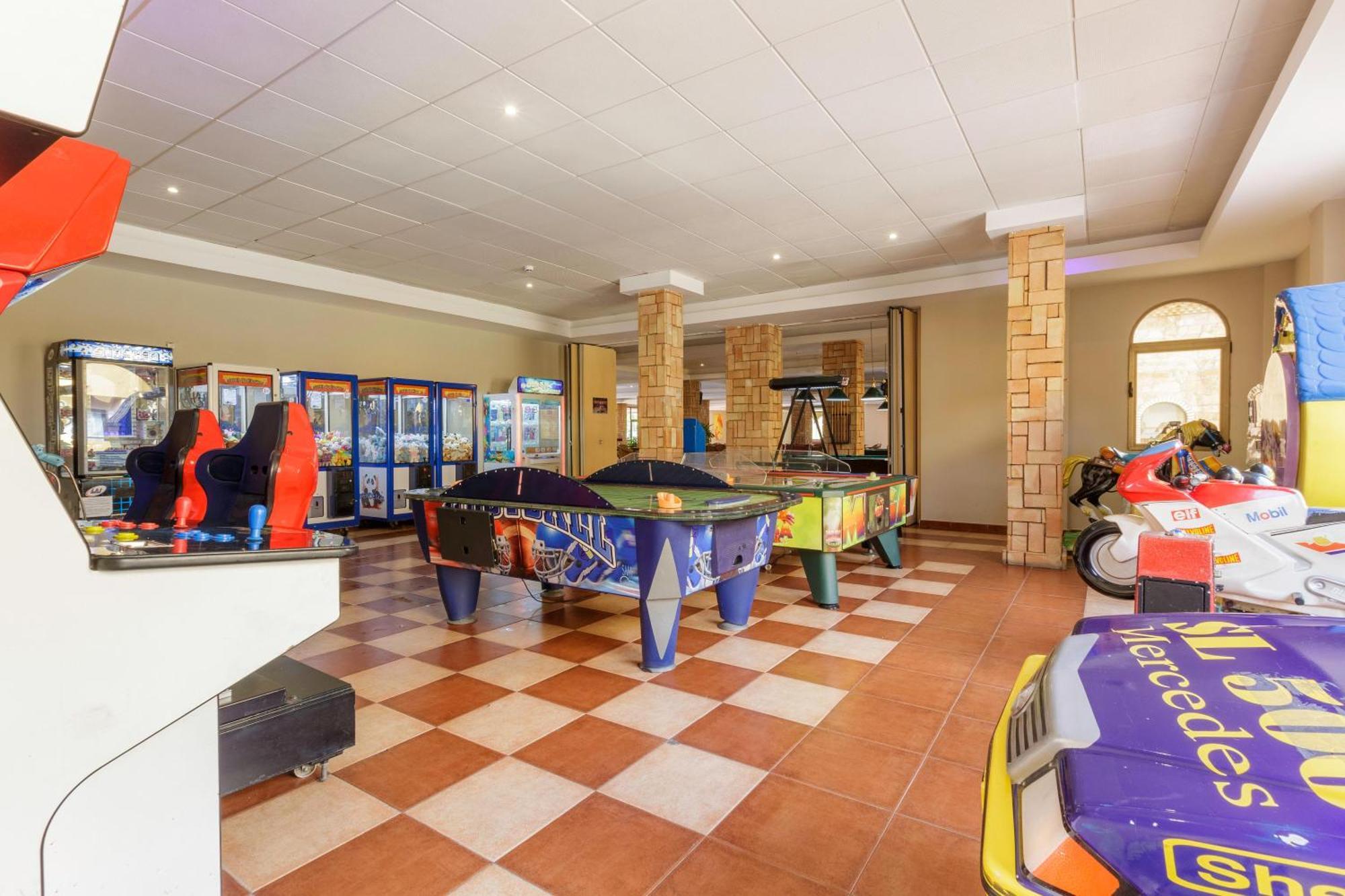 Apartamentos Best Alcazar ลาเอร์ราดูรา ภายนอก รูปภาพ