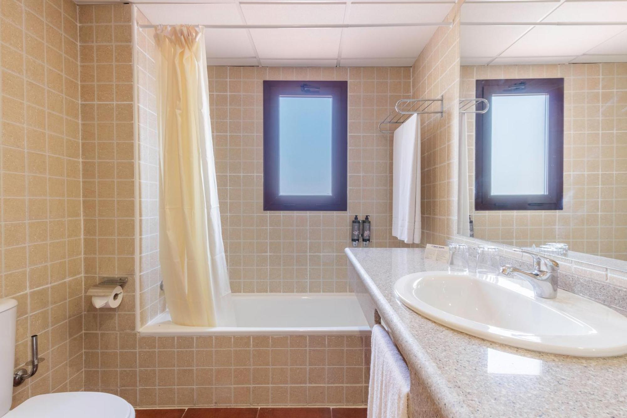 Apartamentos Best Alcazar ลาเอร์ราดูรา ภายนอก รูปภาพ