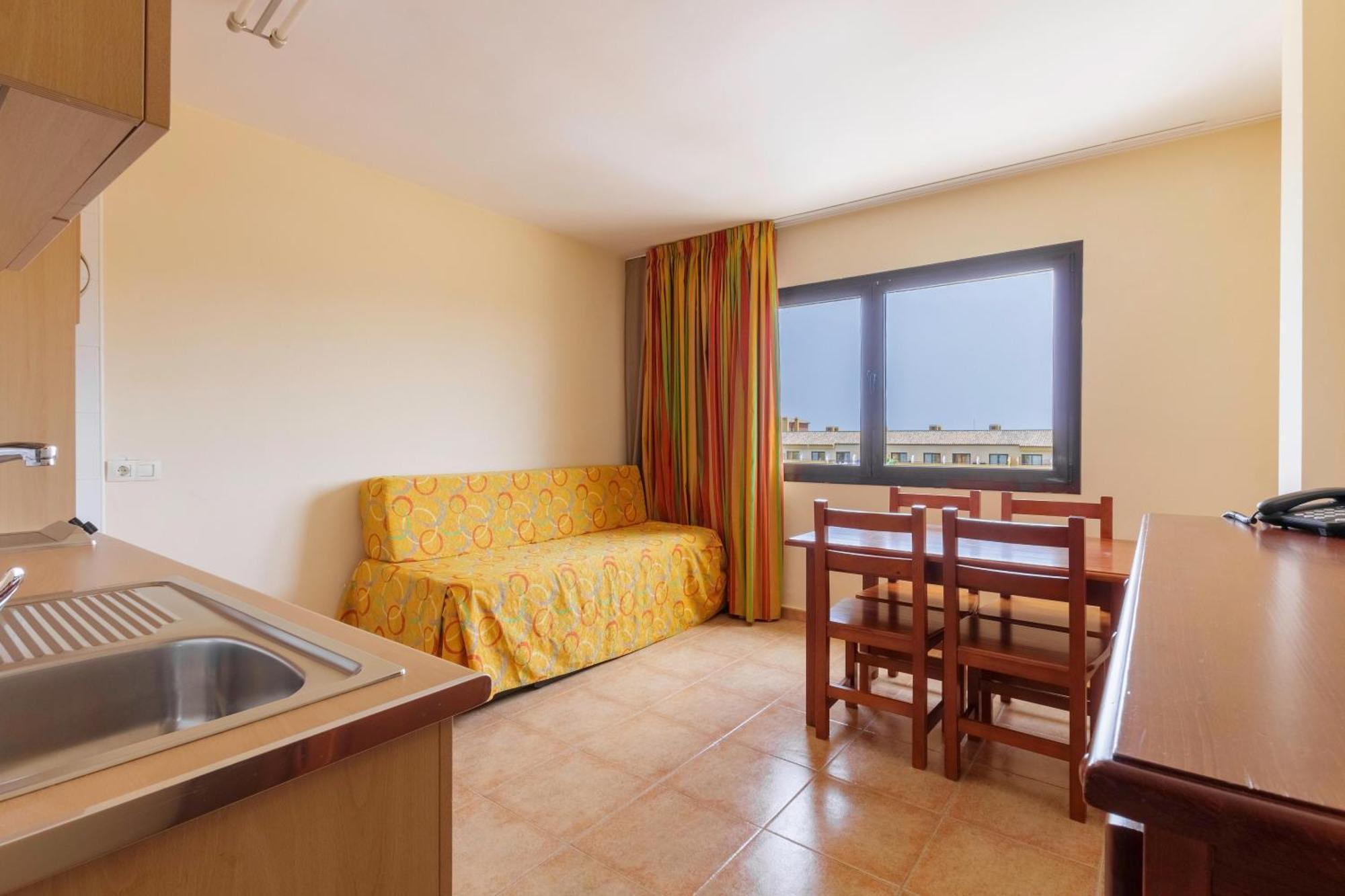 Apartamentos Best Alcazar ลาเอร์ราดูรา ภายนอก รูปภาพ